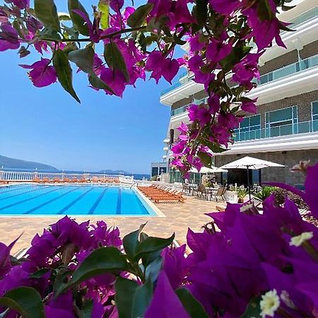 Radhimë Toto Hotel & Apartments מראה חיצוני תמונה