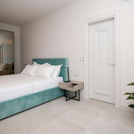 Radhimë Toto Hotel & Apartments מראה חיצוני תמונה