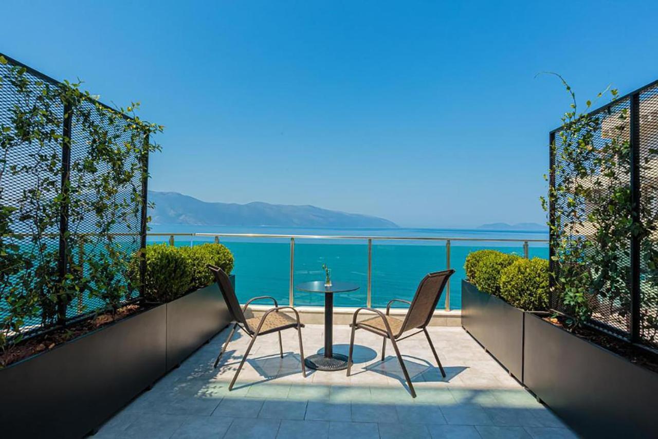 Radhimë Toto Hotel & Apartments מראה חיצוני תמונה