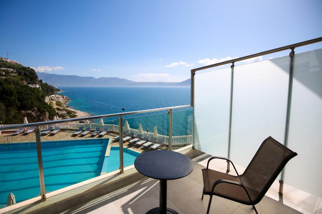 Radhimë Toto Hotel & Apartments מראה חיצוני תמונה