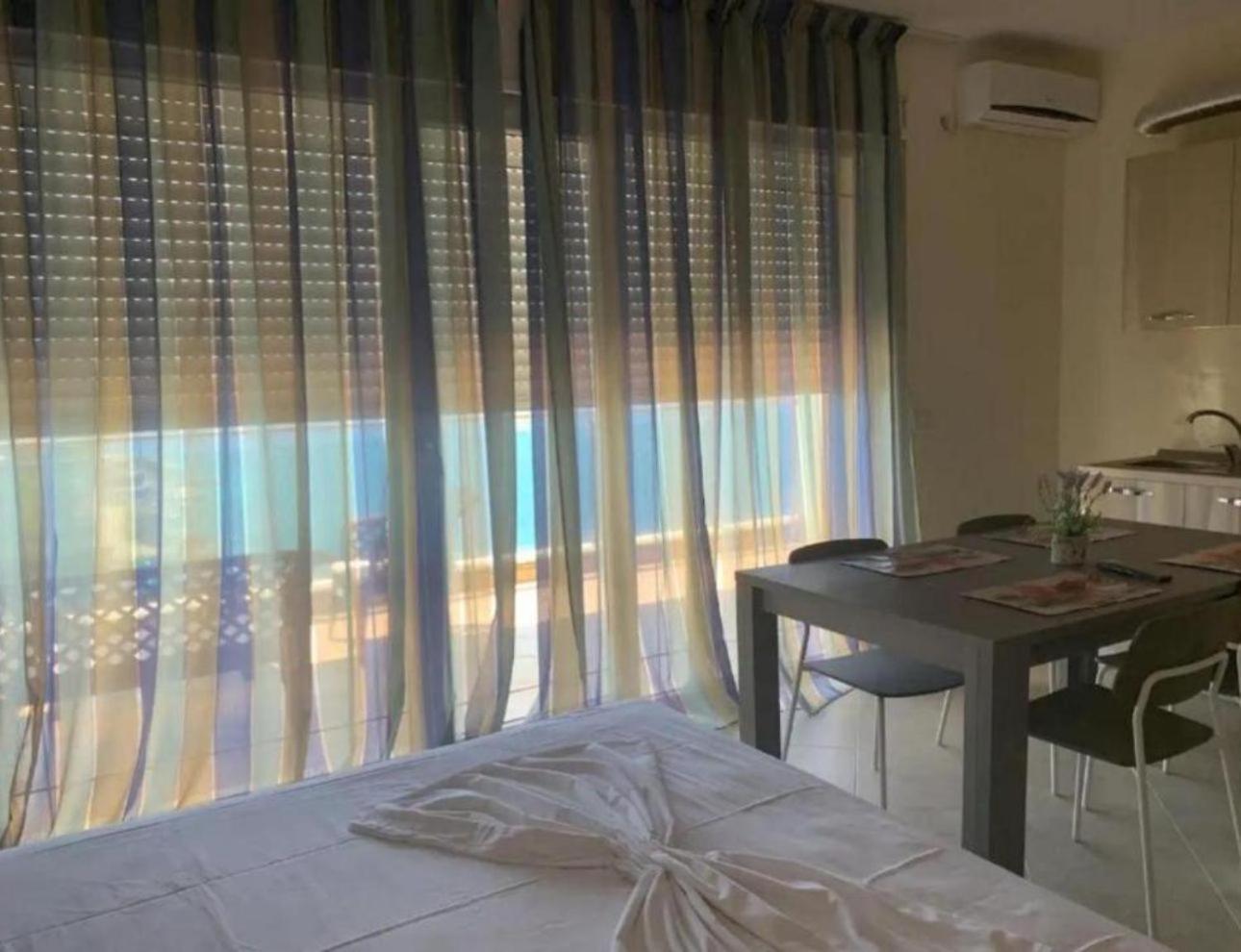 Radhimë Toto Hotel & Apartments מראה חיצוני תמונה