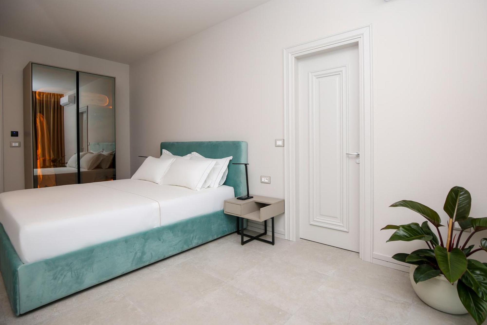 Radhimë Toto Hotel & Apartments מראה חיצוני תמונה